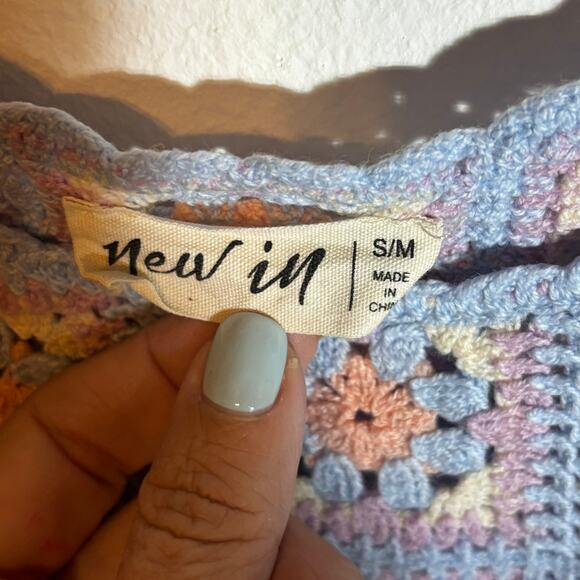 New In Size S/M Crochet Tank Sweater Pastel Pink Blue Cropped - Picture 2 of 6